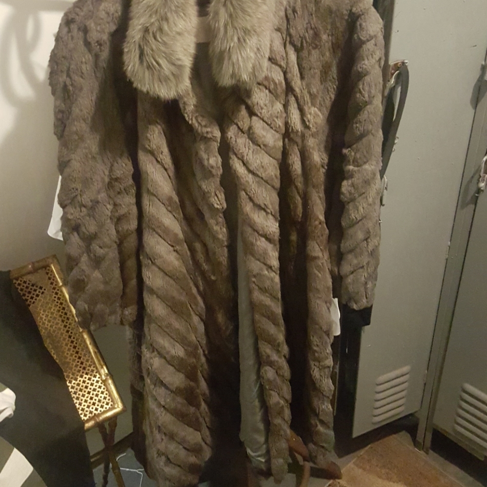 Fur coat - Picture 2 of 4